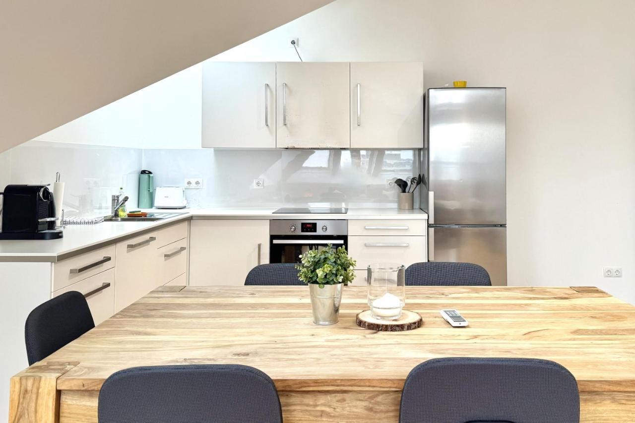 Apartment Spacious Penthouse In Favoriten Wien
