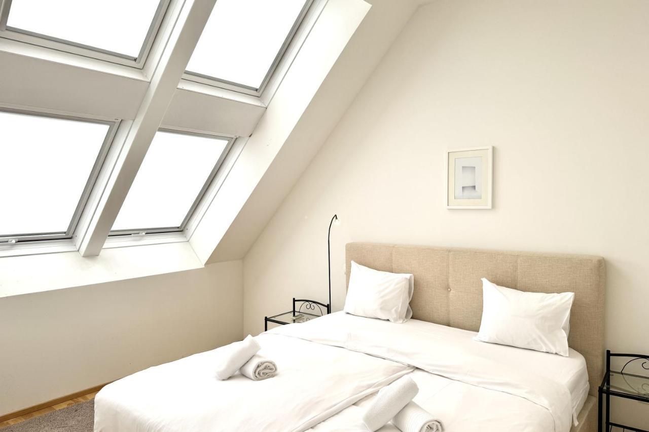 Spacious Penthouse In Favoriten Apartment