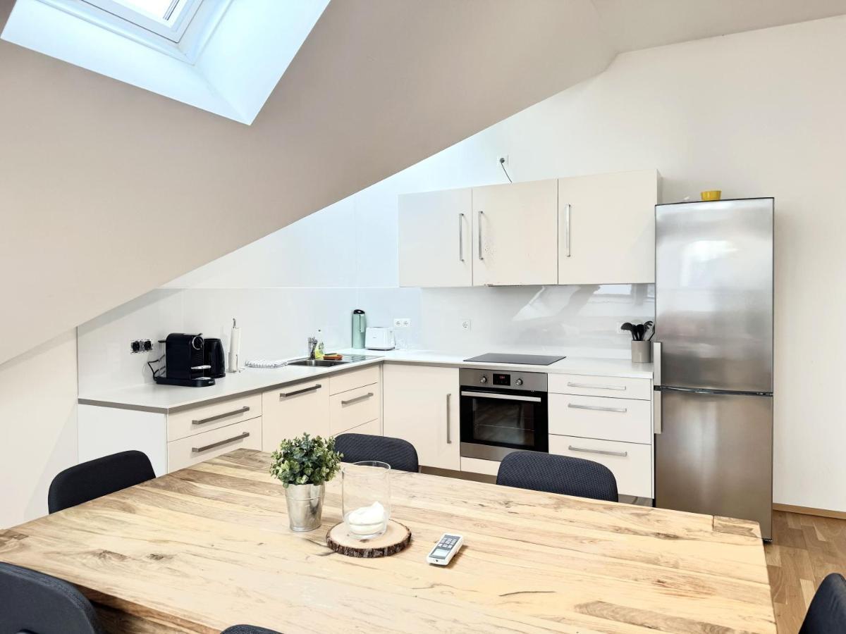 Apartment Spacious Penthouse In Favoriten Wien